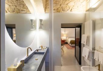 Palazzo De Noha - Boutique Hotel allows 18 year olds to book a room