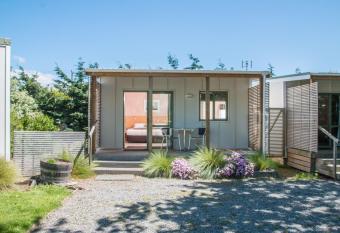 Martinborough TOP 10 Holiday Park has Balcony rooms