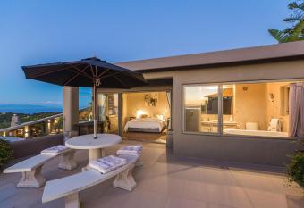 Delamore Lodge has Balcony rooms