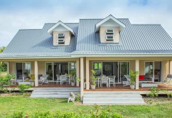 Villas Coco Beach Praslin allows 18 year olds to book a room