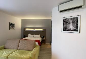 The Originals City, H  tel Les D  mes, Perpignan Sud Saleilles has rooms with a private hot tub