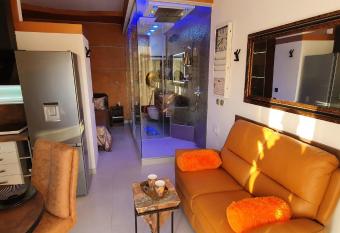 Yela has Balcony rooms