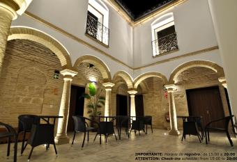 Patios del Orfebre allows 18 year olds to book a room