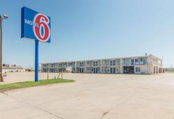 Motel 6 Liberal. Ks has Smoking rooms