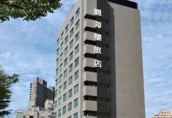 Hotel Cloud Riverside allows 18 year olds to book a room