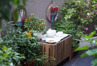 Elegant Studio Yet Kieu has rooms with a private hot tub