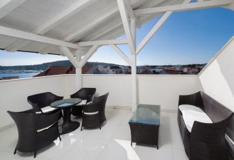 Panorama lux apartment has Balcony rooms