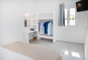 Grozos Rooms has Balcony rooms