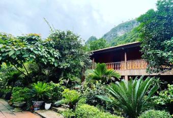 Viet Hai Lan Homestay has Balcony rooms