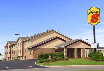 Super 8 by Wyndham Collinsville St. Louis has Smoking rooms
