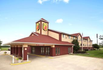 Super 8 by Wyndham Salem allows 18 year olds to book a room