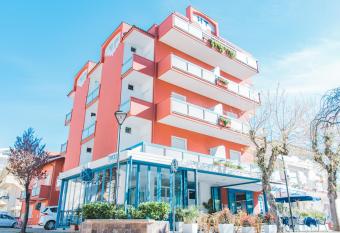 Hotel Tivoli has Balcony rooms