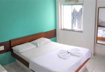 Hotel Dez De Julho allows 18 year olds to book a room