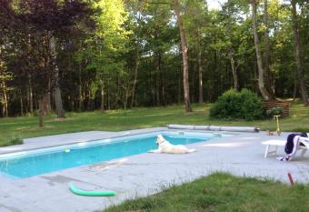 Loft climatis   proche Chambord allows 18 year olds to book a room