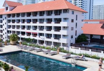 Jomtien Plaza Residence has Balcony rooms