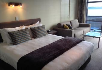 Sails on the Lake has Balcony rooms