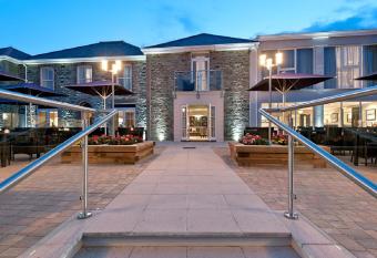 The Llawnroc Hotel allows 18 year olds to book a room