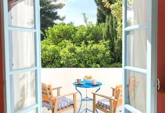 Giannakis Filoxenia has Balcony rooms