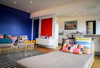 The Sparkling Castle has Balcony rooms