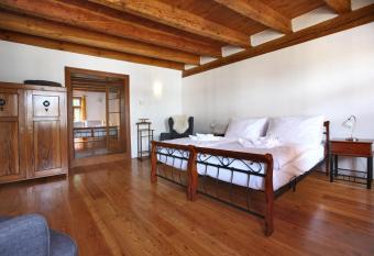 Royal Pension has Balcony rooms