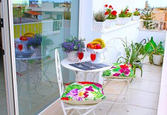 B&B WHITE allows 18 year olds to book a room