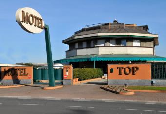 Hotel Motel Top has Smoking rooms