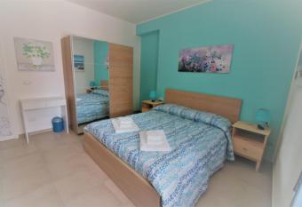 La Rosatea has Balcony rooms