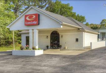 Econo Lodge has Smoking rooms