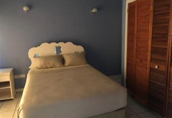 Marvey s Place has Balcony rooms