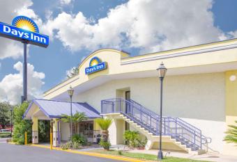 Days Inn by Wyndham Tallahassee University Center has Smoking rooms