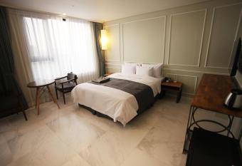 JK Blossom Hotel has rooms with a private hot tub