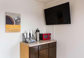 Motel 6 Clovis Nm has Smoking rooms