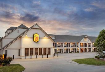 Super 8 by Wyndham City of Moore has Smoking rooms