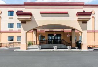 Econo Lodge has Balcony rooms