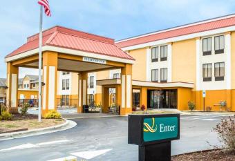 Quality Inn Jacksonville near Camp Lejeune allows 18 year olds to book a room