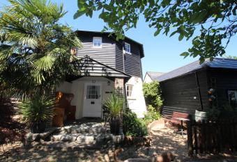 Hunston Mill Self Catering Dog Friendly has Balcony rooms