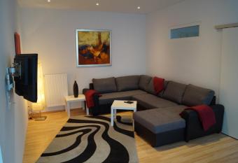 Ferienwohnung   bach Palenberg Marktplatz allows 18 year olds to book a room