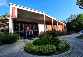 Veronika Hotel allows 18 year olds to book a room