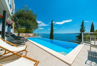 Abuela s Beach House has Balcony rooms