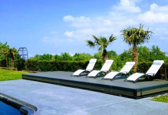 New Cottage & spa de nage Guesthouse allows 18 year olds to book a room