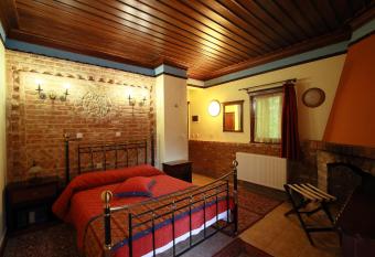 Hotel Nemesis has rooms with a private hot tub