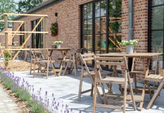 De Worfthoeve has Balcony rooms