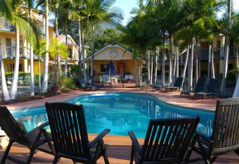 at Beach Court Holiday Villas allows 18 year olds to book a room