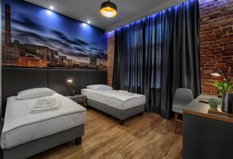 ADLER Bed&Breakfast allows 18 year olds to book a room