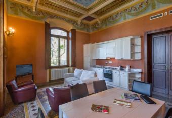 Villa Edoardo allows 18 year olds to book a room