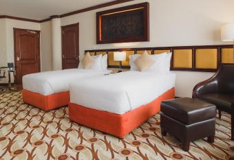 M  venpick Hotel & Residences Nairobi has rooms with a private hot tub