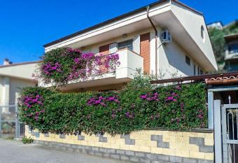 Dolce Casa n41 has Balcony rooms