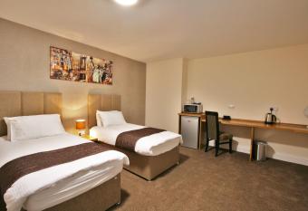 New County Hotel & Serviced Apartments by RoomsBooked allows 18 year olds to book a room