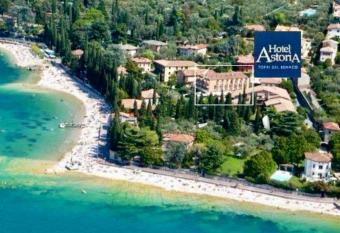 Hotel Astoria has Balcony rooms