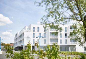 R  sidence Vacances Bleues Les Coteaux de Jonzac has Balcony rooms